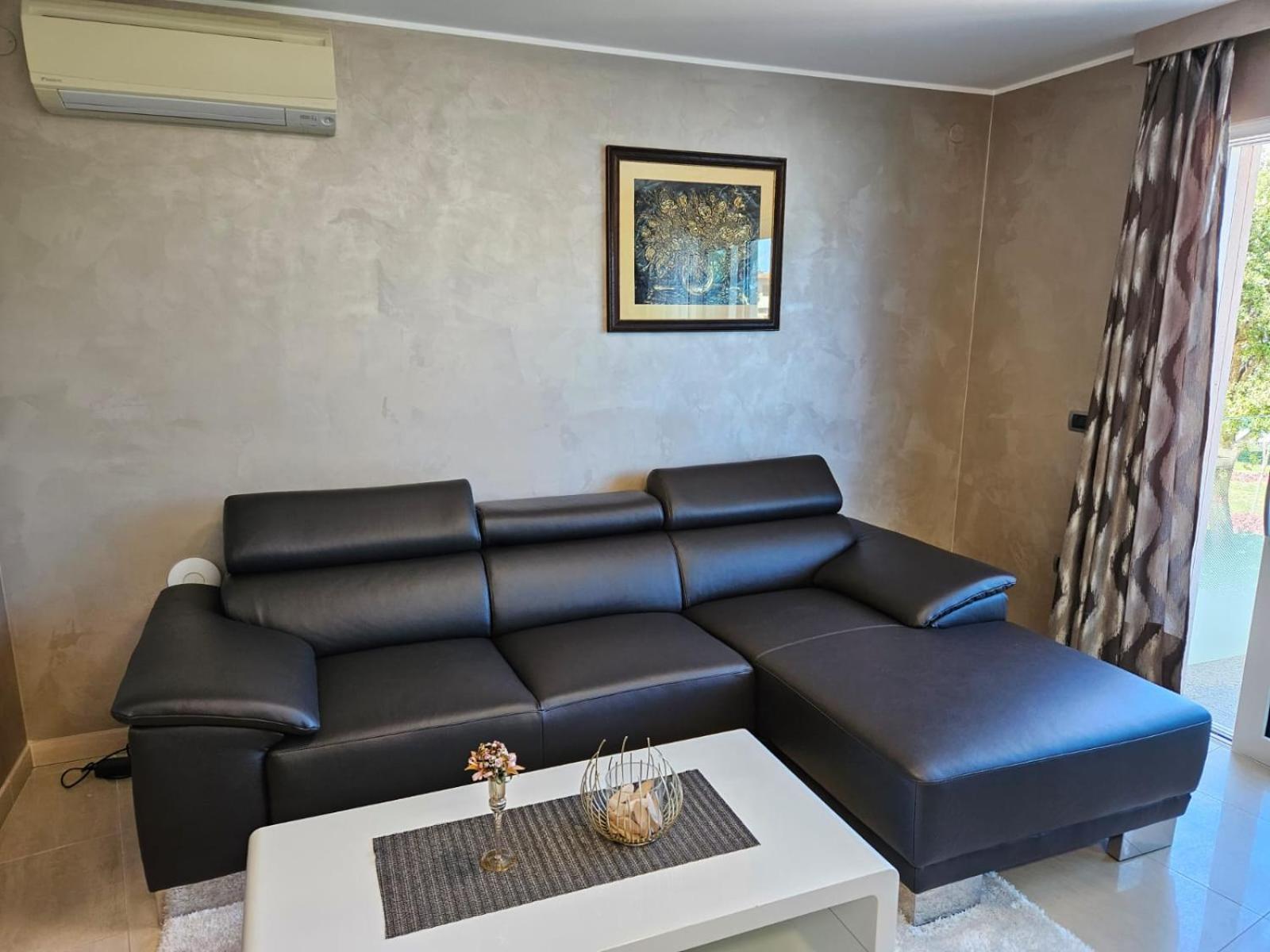 Apartments Riva-Interauto ウマグ エクステリア 写真