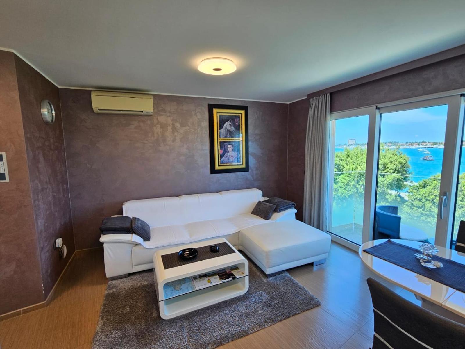 Apartments Riva-Interauto ウマグ エクステリア 写真