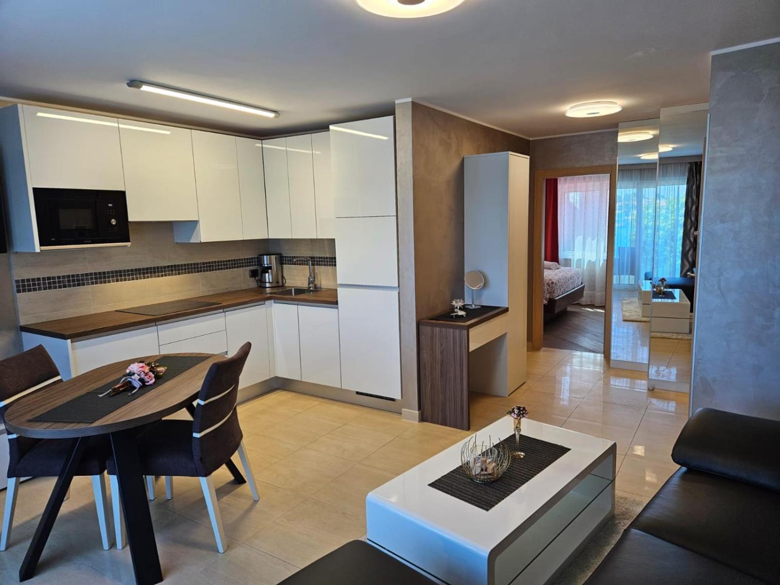 Apartments Riva-Interauto ウマグ エクステリア 写真