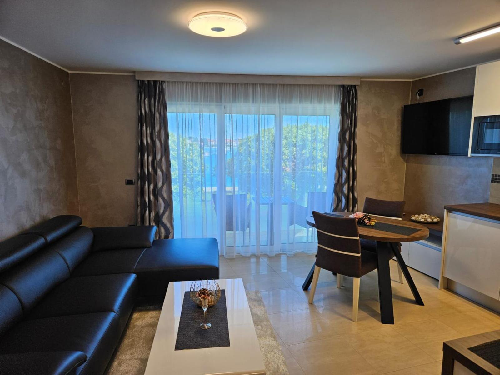 Apartments Riva-Interauto ウマグ エクステリア 写真