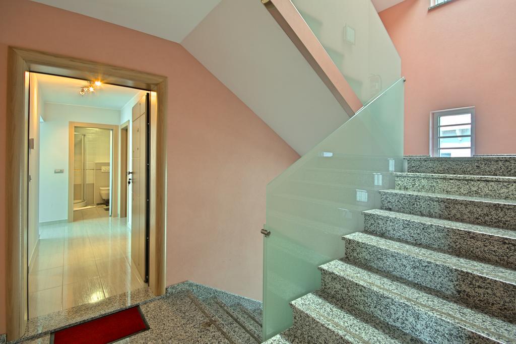 Apartments Riva-Interauto ウマグ エクステリア 写真