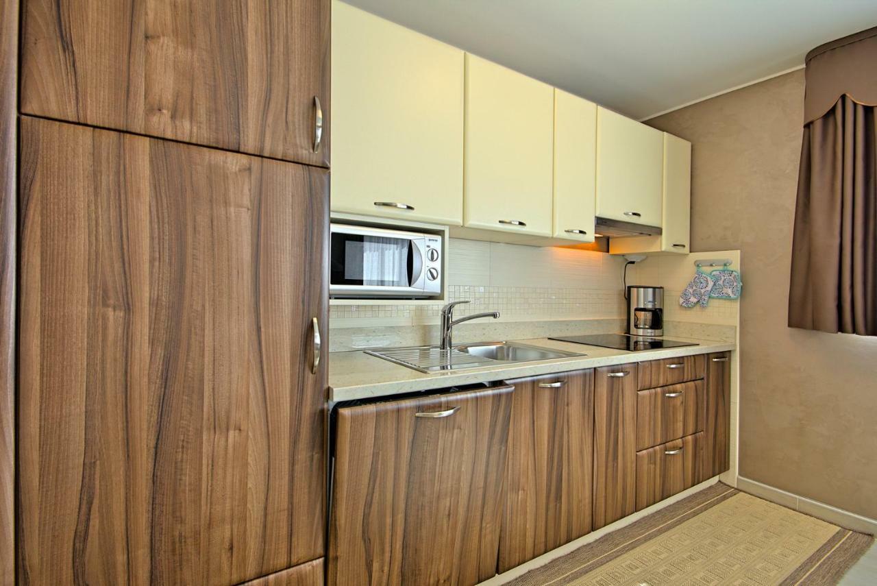 Apartments Riva-Interauto ウマグ エクステリア 写真